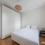 Elegant Room Paris 15Th Near Parc Brassens